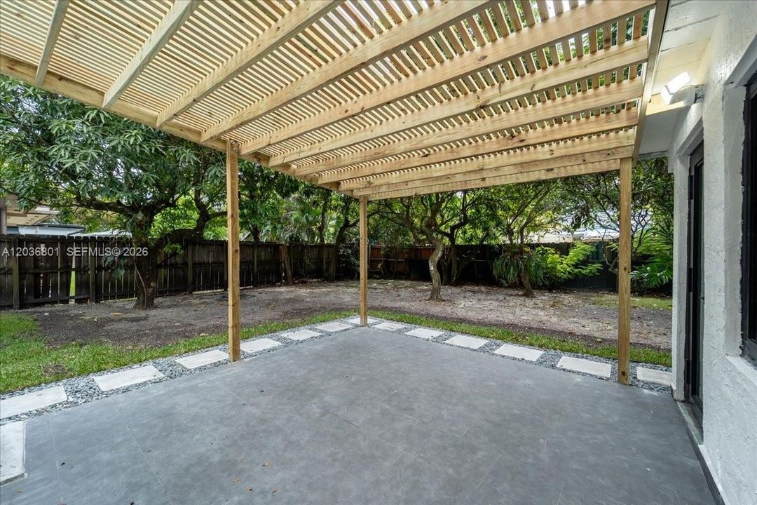 For Rent: $3,500 (3 beds, 2 baths, 831 Square Feet)