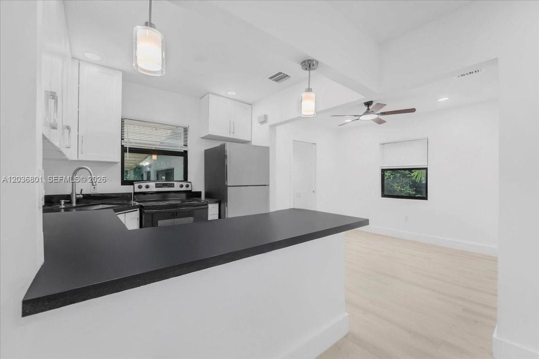 For Rent: $3,500 (3 beds, 2 baths, 831 Square Feet)