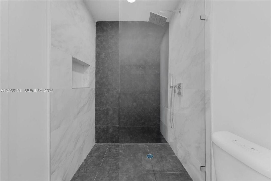 For Rent: $3,500 (3 beds, 2 baths, 831 Square Feet)