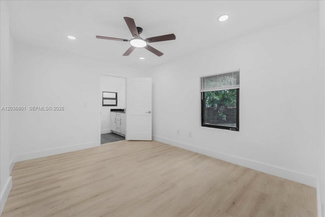 For Rent: $3,500 (3 beds, 2 baths, 831 Square Feet)