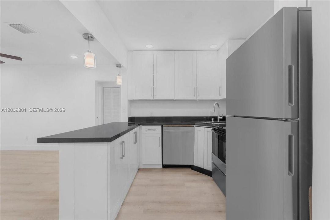 For Rent: $3,500 (3 beds, 2 baths, 831 Square Feet)