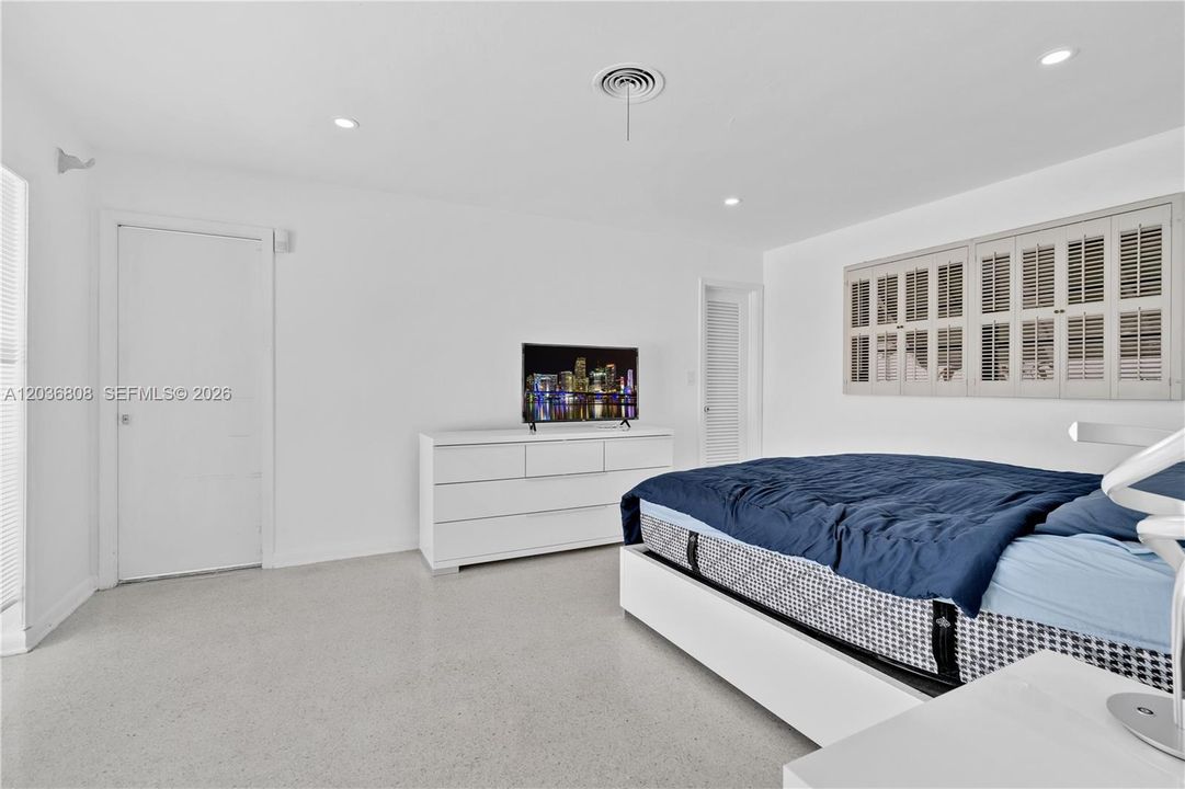 For Rent: $6,500 (5 beds, 3 baths, 2223 Square Feet)