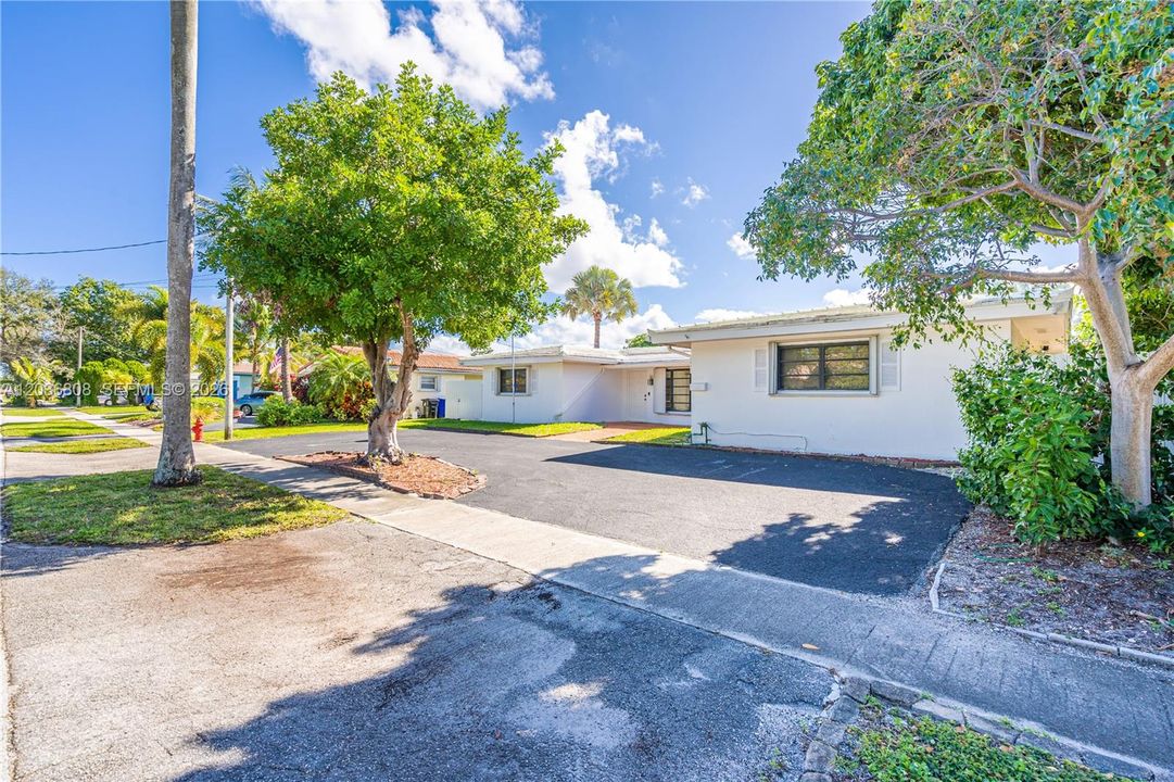 For Rent: $6,500 (5 beds, 3 baths, 2223 Square Feet)