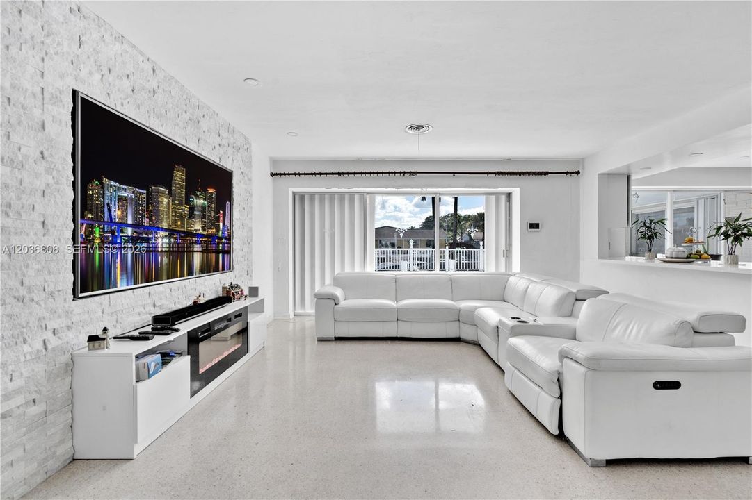 For Rent: $6,500 (5 beds, 3 baths, 2223 Square Feet)