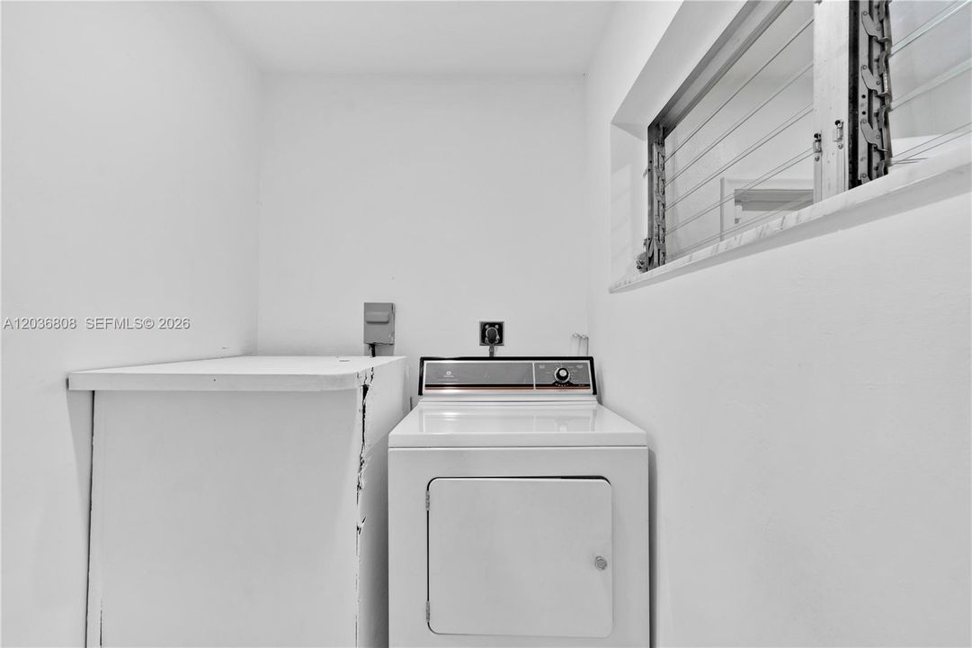 For Rent: $6,500 (5 beds, 3 baths, 2223 Square Feet)