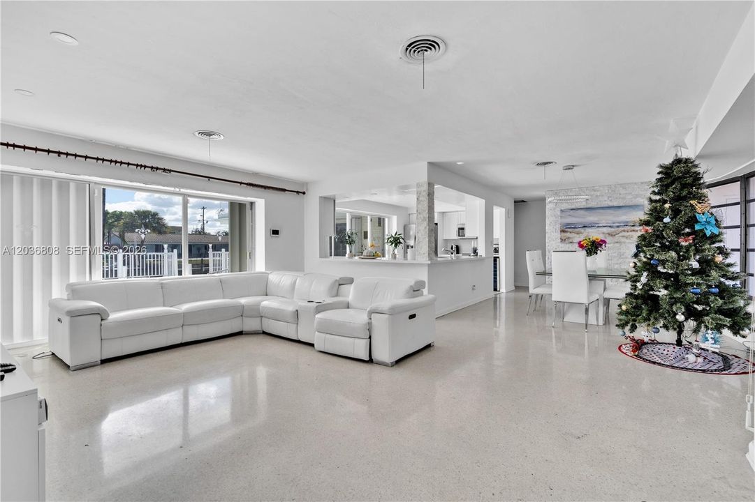 For Rent: $6,500 (5 beds, 3 baths, 2223 Square Feet)