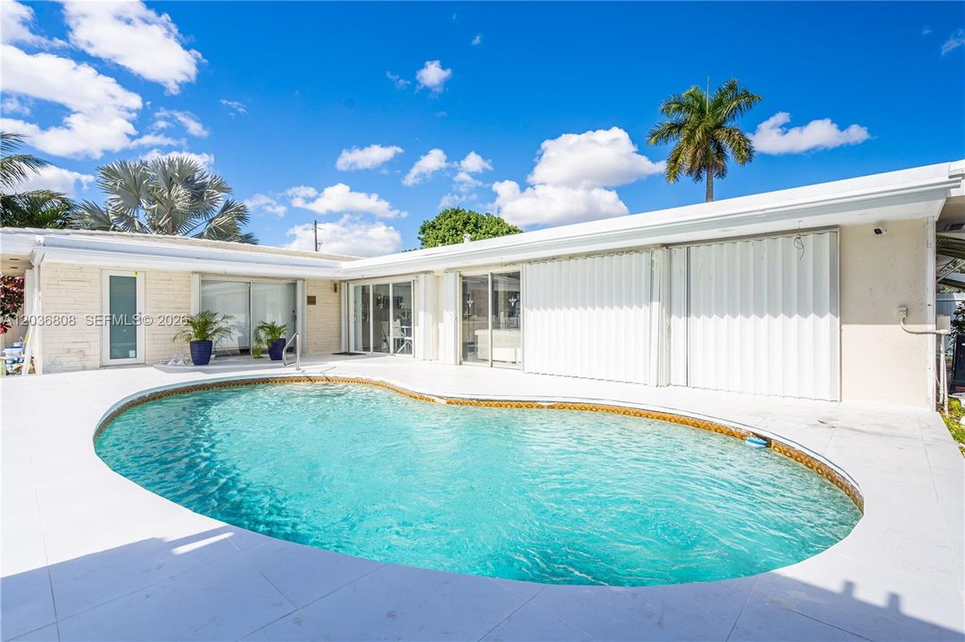 For Rent: $6,500 (5 beds, 3 baths, 2223 Square Feet)