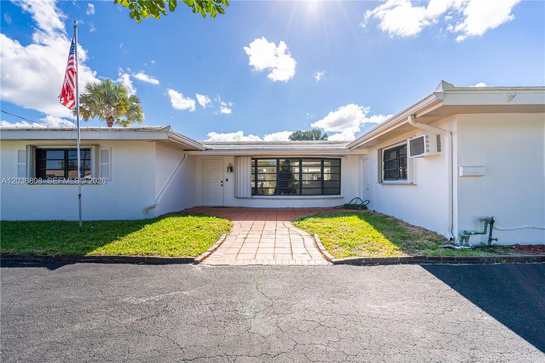 For Rent: $6,500 (5 beds, 3 baths, 2223 Square Feet)