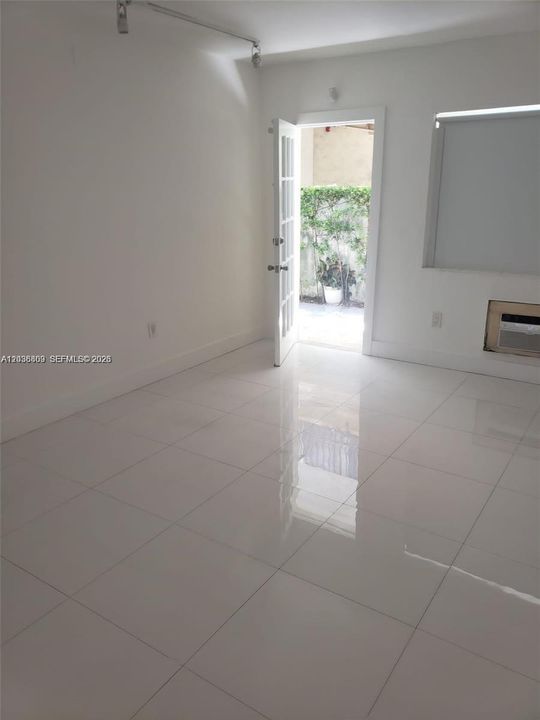 For Rent: $1,450 (0 beds, 1 baths, 431 Square Feet)