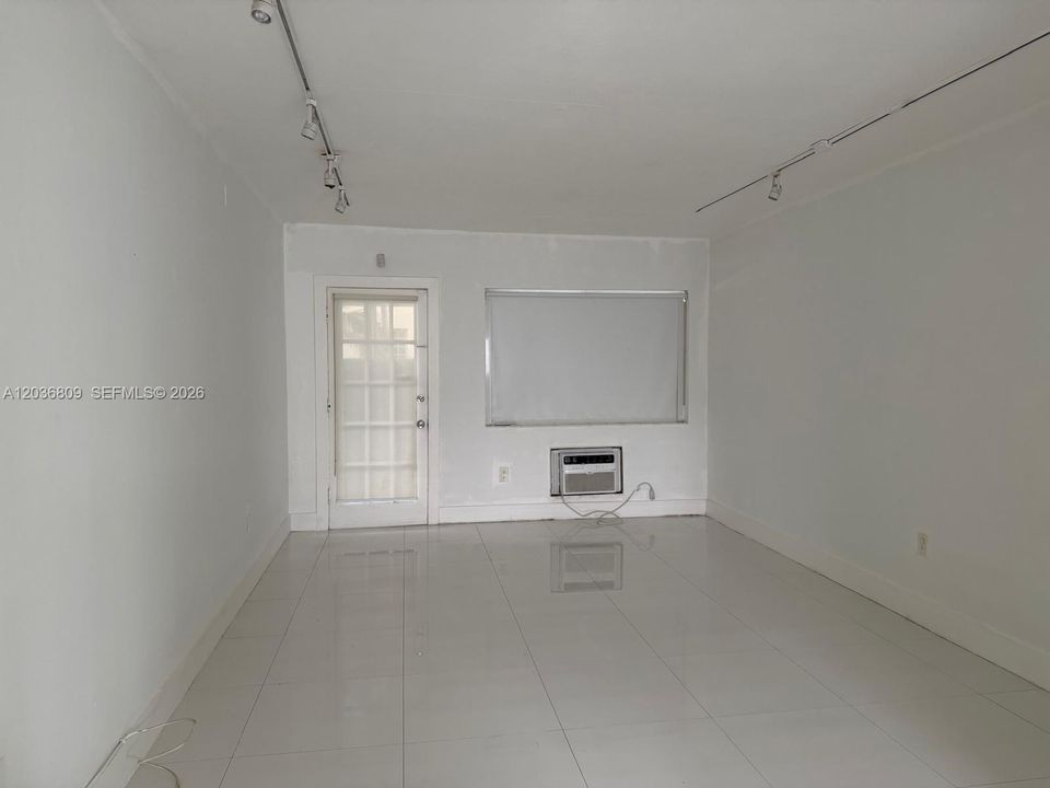 For Rent: $1,450 (0 beds, 1 baths, 431 Square Feet)