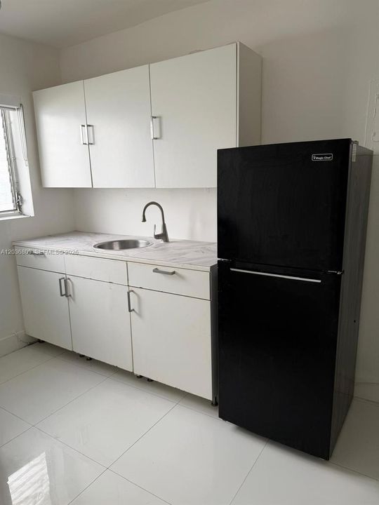 For Rent: $1,450 (0 beds, 1 baths, 431 Square Feet)