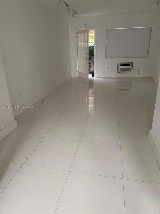 For Rent: $1,450 (0 beds, 1 baths, 431 Square Feet)