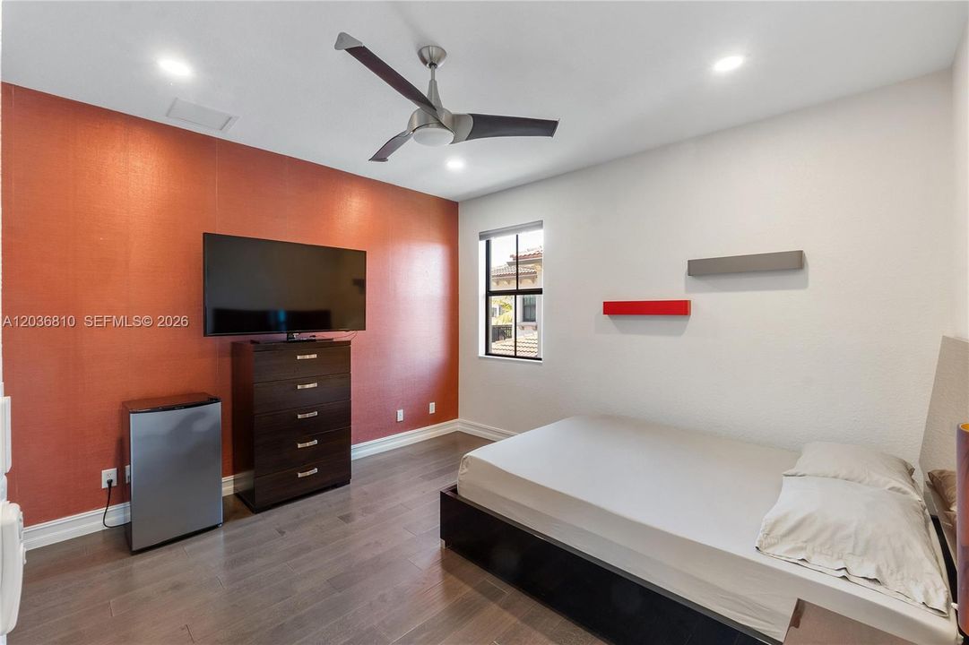 For Sale: $1,825,000 (5 beds, 4 baths, 4050 Square Feet)