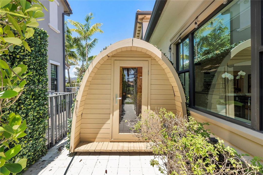 For Sale: $1,825,000 (5 beds, 4 baths, 4050 Square Feet)