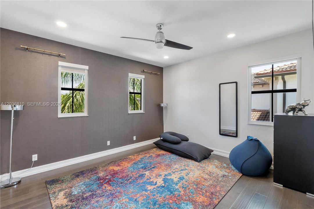 For Sale: $1,825,000 (5 beds, 4 baths, 4050 Square Feet)