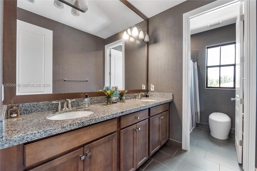 For Sale: $1,825,000 (5 beds, 4 baths, 4050 Square Feet)