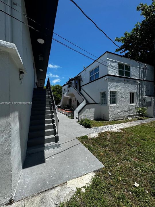 For Rent: $2,400 (2 beds, 1 baths, 1600 Square Feet)