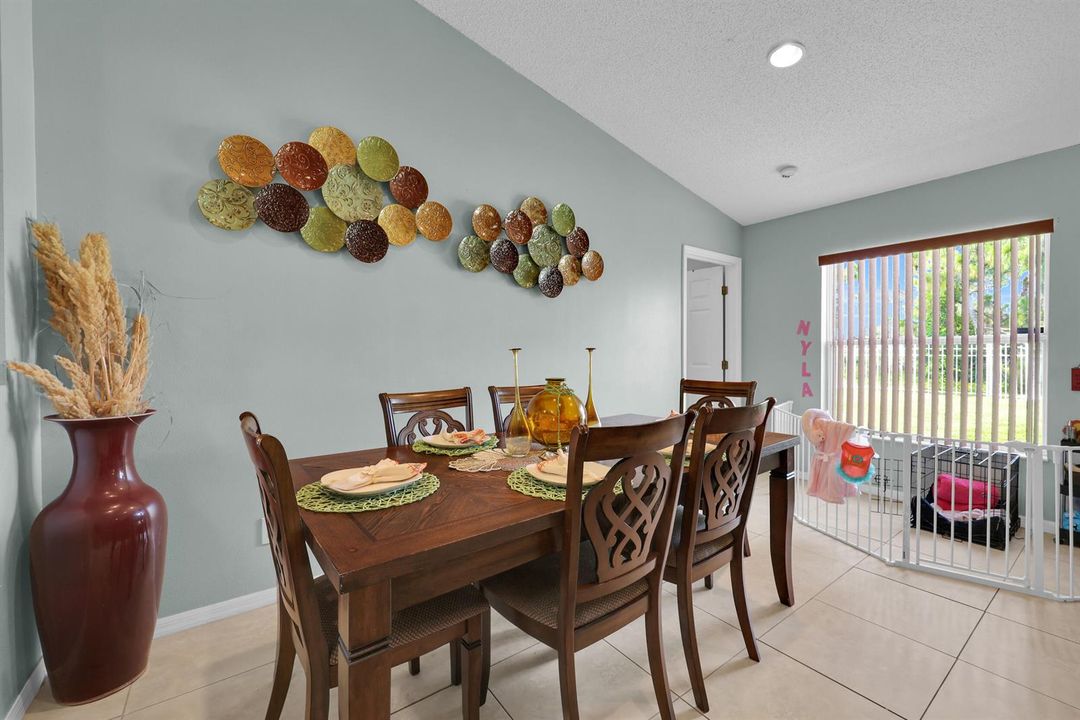 Dining/Breakfast Area