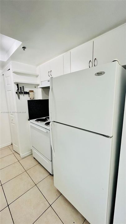 For Sale: $265,000 (2 beds, 2 baths, 865 Square Feet)