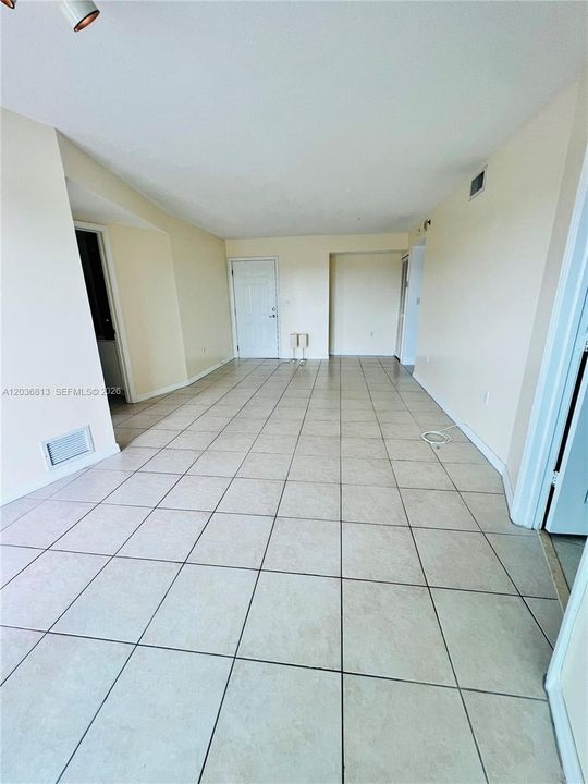 For Sale: $265,000 (2 beds, 2 baths, 865 Square Feet)