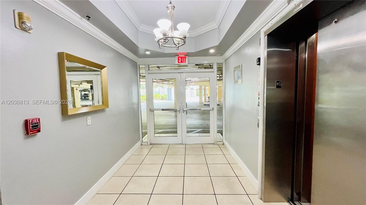 For Sale: $265,000 (2 beds, 2 baths, 865 Square Feet)