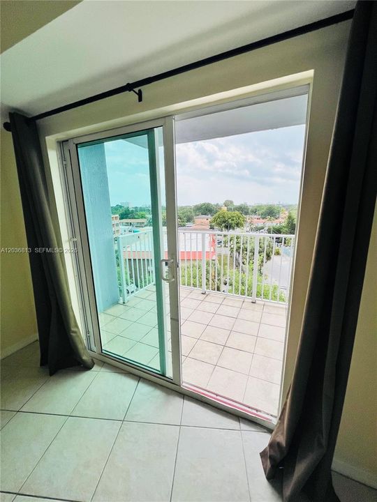 For Sale: $265,000 (2 beds, 2 baths, 865 Square Feet)