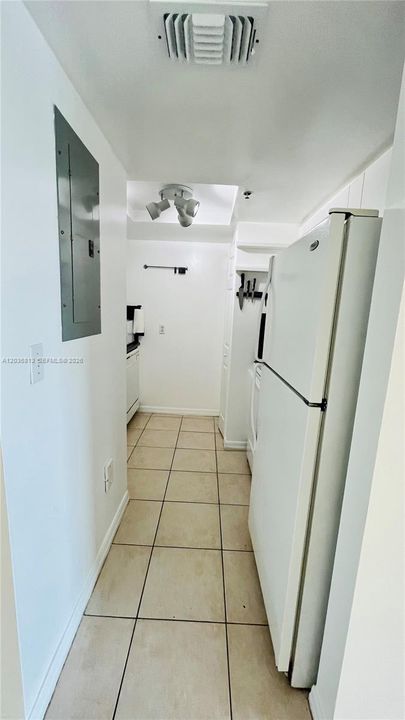 For Sale: $265,000 (2 beds, 2 baths, 865 Square Feet)