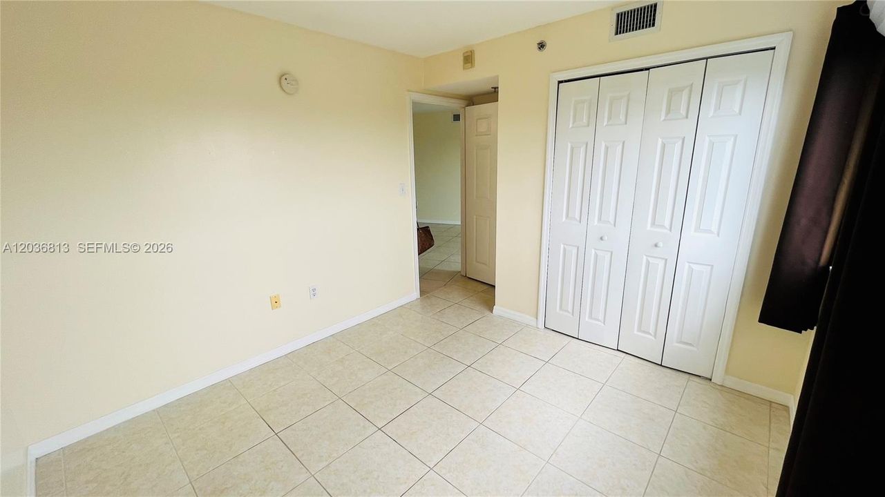 For Sale: $265,000 (2 beds, 2 baths, 865 Square Feet)
