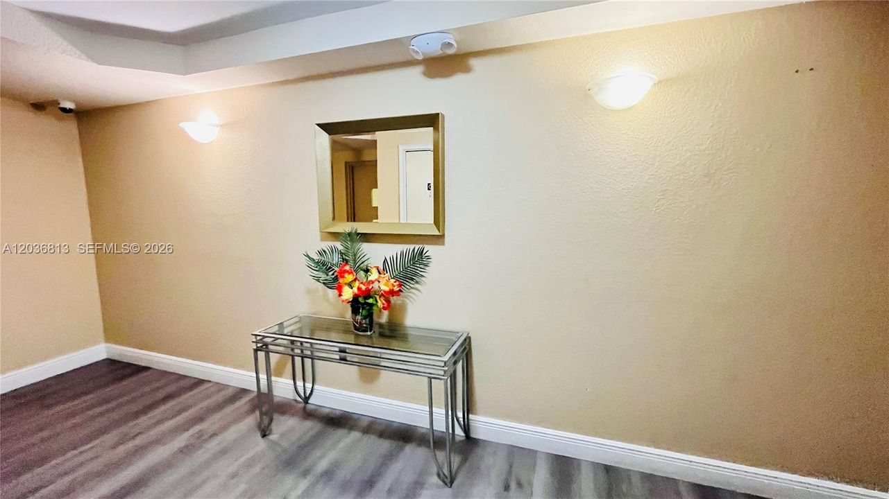 For Sale: $265,000 (2 beds, 2 baths, 865 Square Feet)