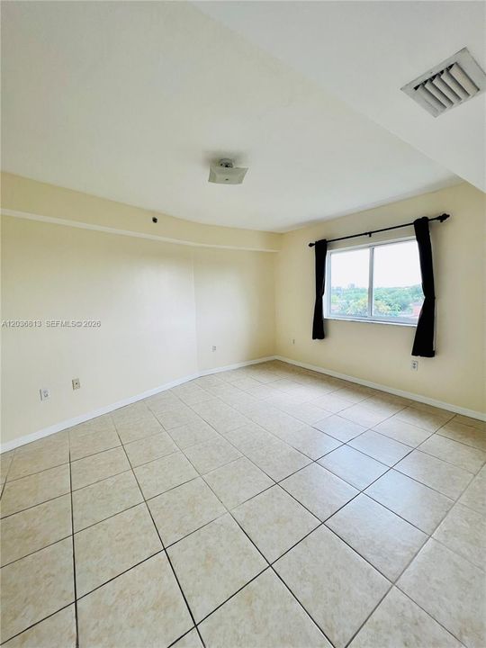 For Sale: $265,000 (2 beds, 2 baths, 865 Square Feet)
