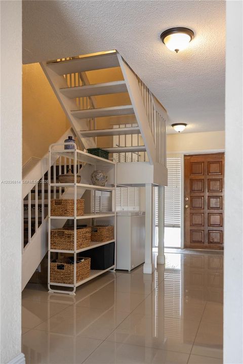 For Rent: $2,850 (3 beds, 2 baths, 1755 Square Feet)