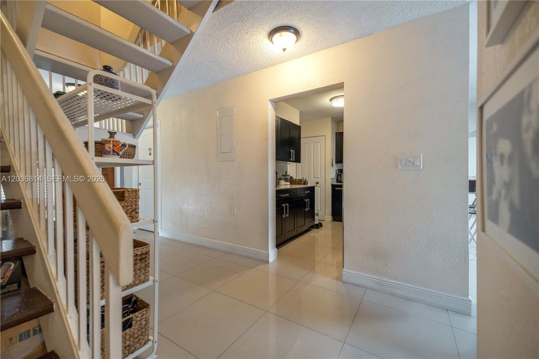 For Rent: $2,850 (3 beds, 2 baths, 1755 Square Feet)
