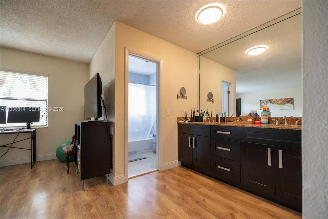For Rent: $2,850 (3 beds, 2 baths, 1755 Square Feet)