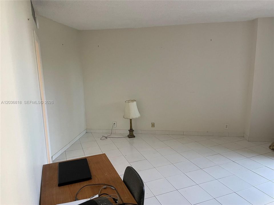 For Rent: $3,400 (1 beds, 1 baths, 1114 Square Feet)