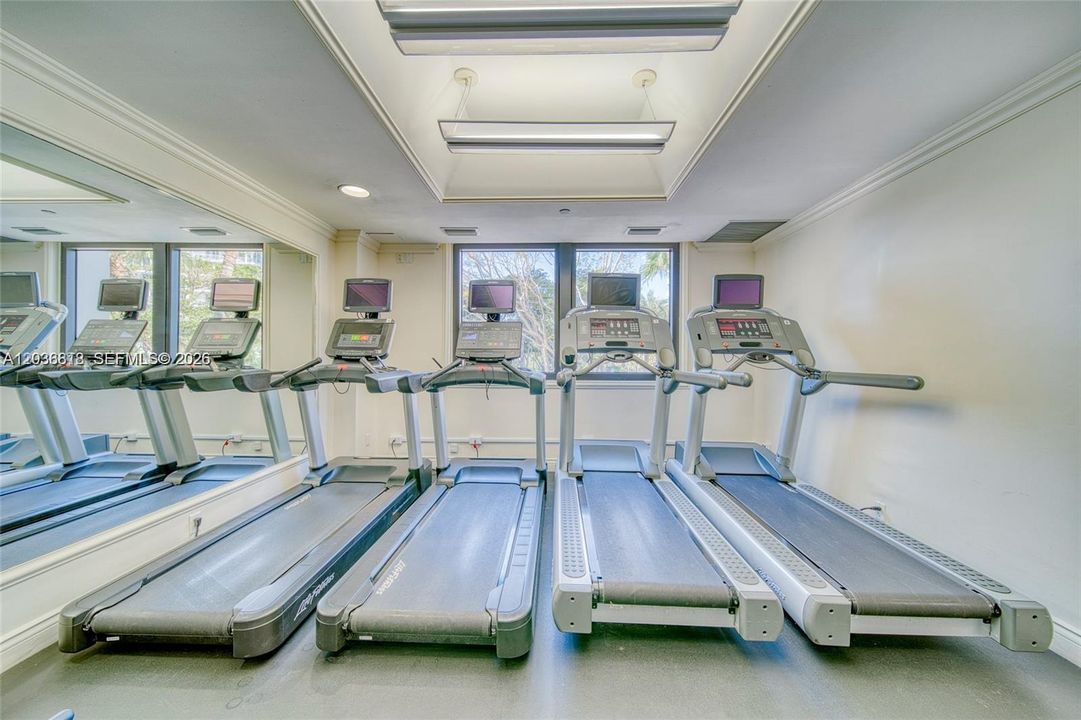 For Rent: $3,400 (1 beds, 1 baths, 1114 Square Feet)