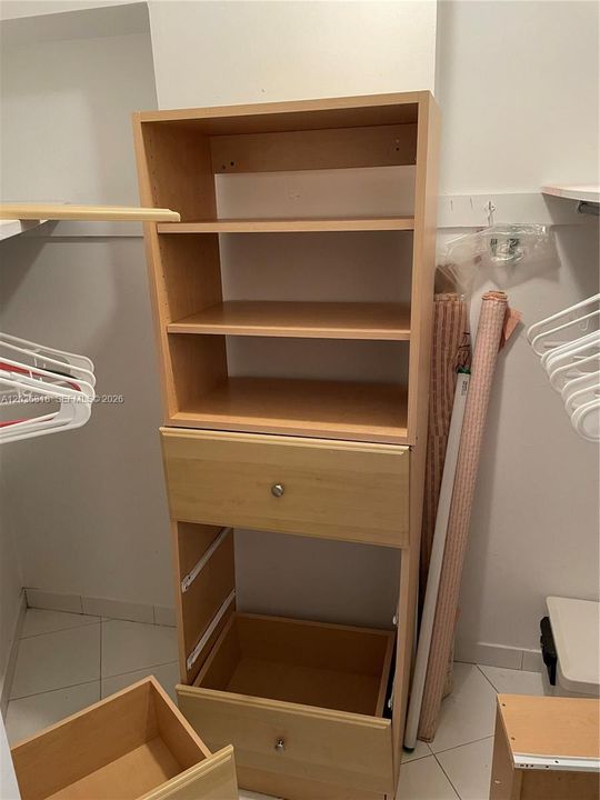 Hers Walk In Closet