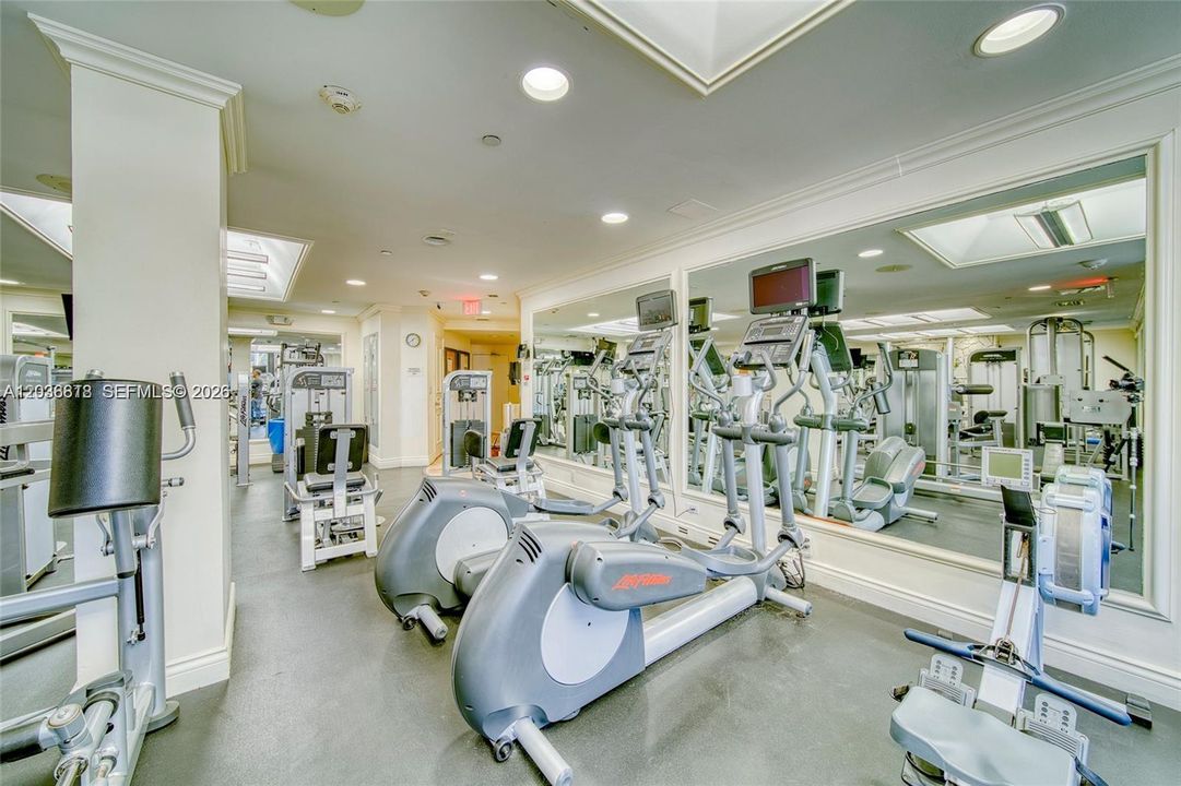 For Rent: $3,400 (1 beds, 1 baths, 1114 Square Feet)