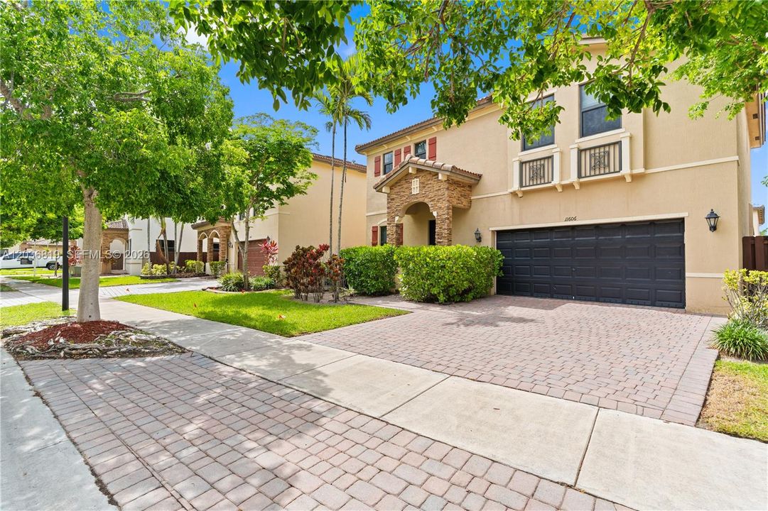 For Sale: $595,000 (4 beds, 2 baths, 2573 Square Feet)