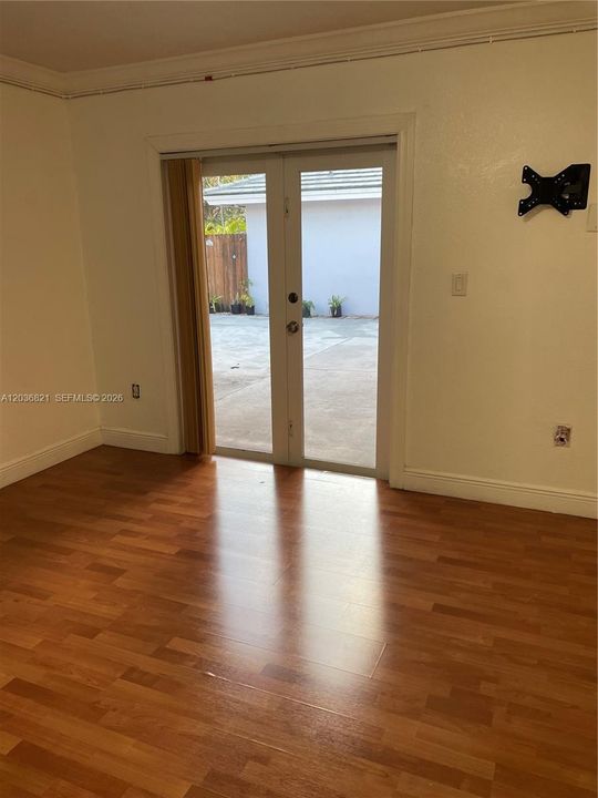 For Rent: $3,000 (3 beds, 2 baths, 1322 Square Feet)