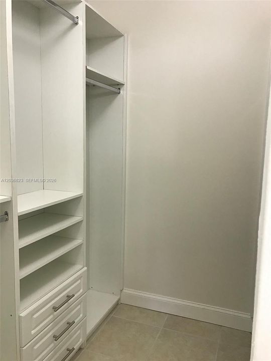 Под контрактом: $2,450 (2 спален, 2 ванн, 1096 Квадратных фут)