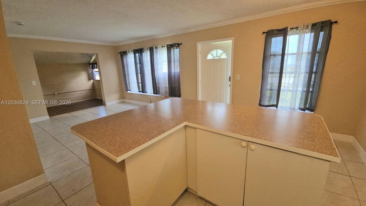For Sale: $354,000 (3 beds, 1 baths, 1020 Square Feet)