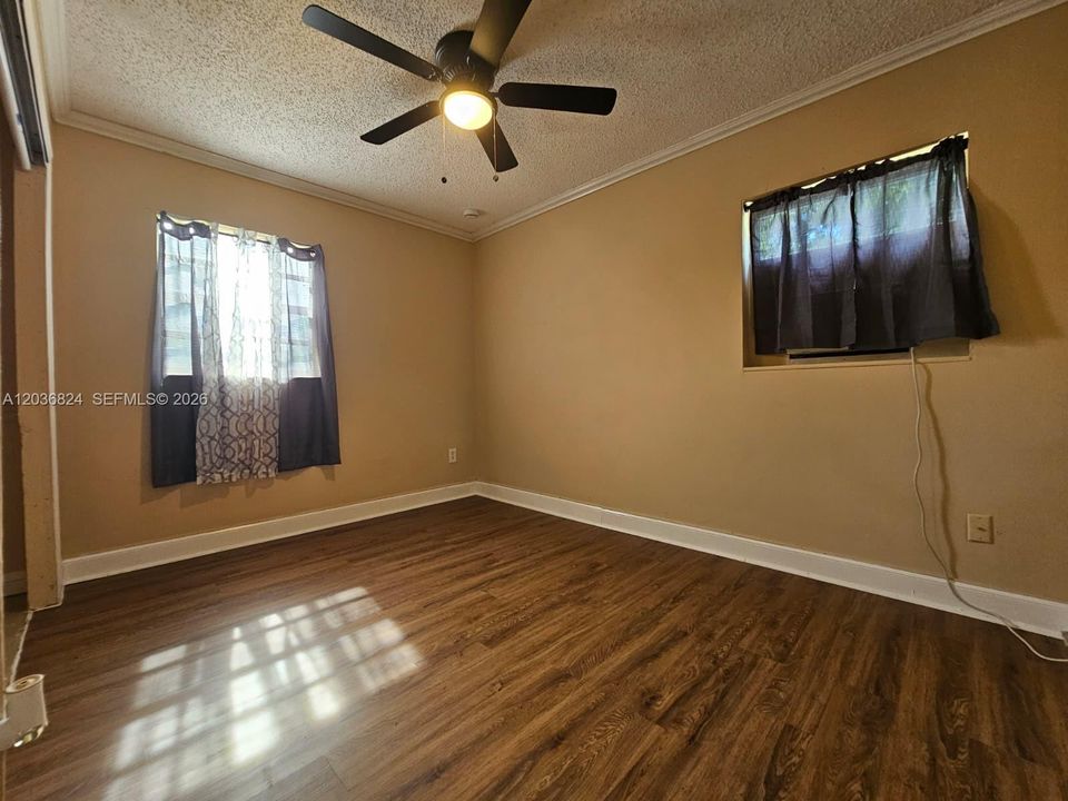 For Sale: $354,000 (3 beds, 1 baths, 1020 Square Feet)