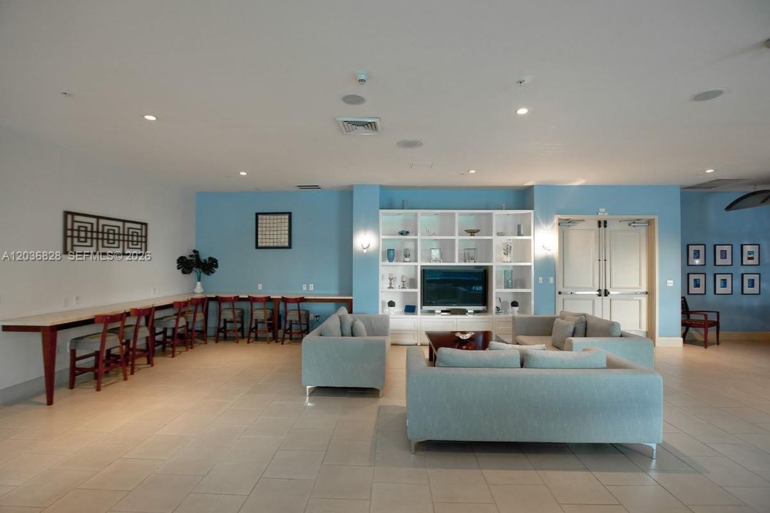For Rent: $3,950 (2 beds, 2 baths, 1189 Square Feet)