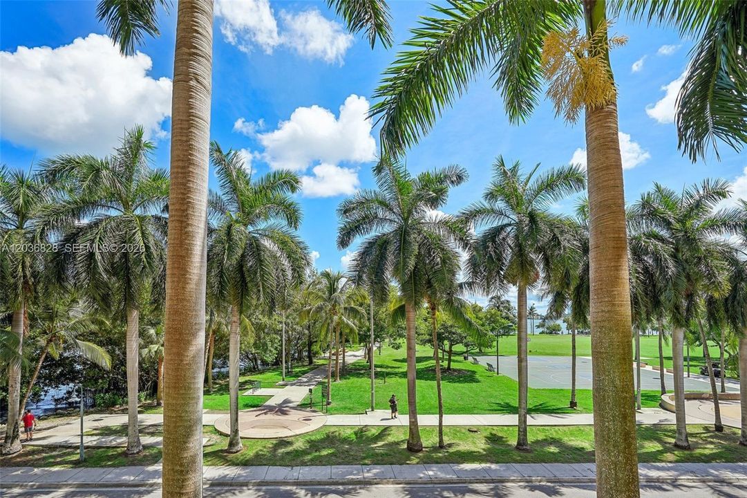 For Rent: $3,950 (2 beds, 2 baths, 1189 Square Feet)