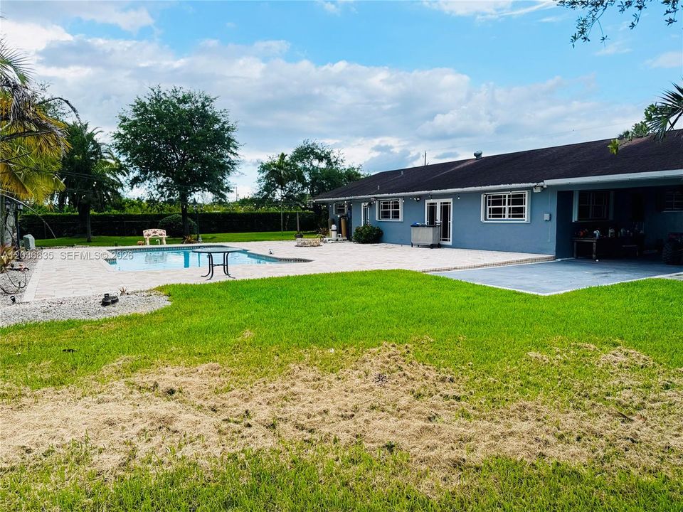 For Sale: $1,620,000 (3 beds, 2 baths, 2352 Square Feet)