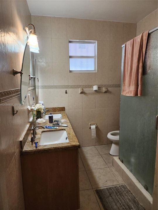 bathroom 1 of the main house