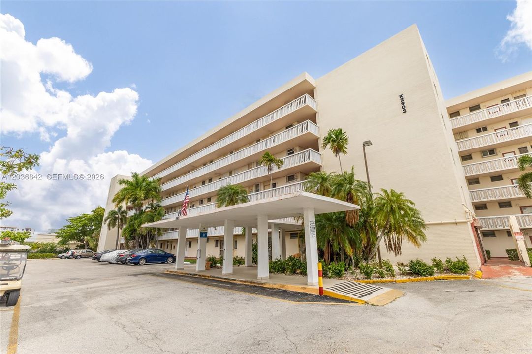 For Sale: $250,000 (2 beds, 2 baths, 1083 Square Feet)
