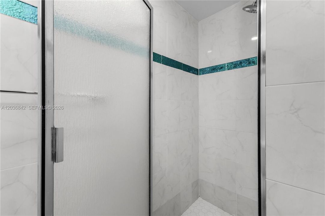 For Sale: $250,000 (2 beds, 2 baths, 1083 Square Feet)