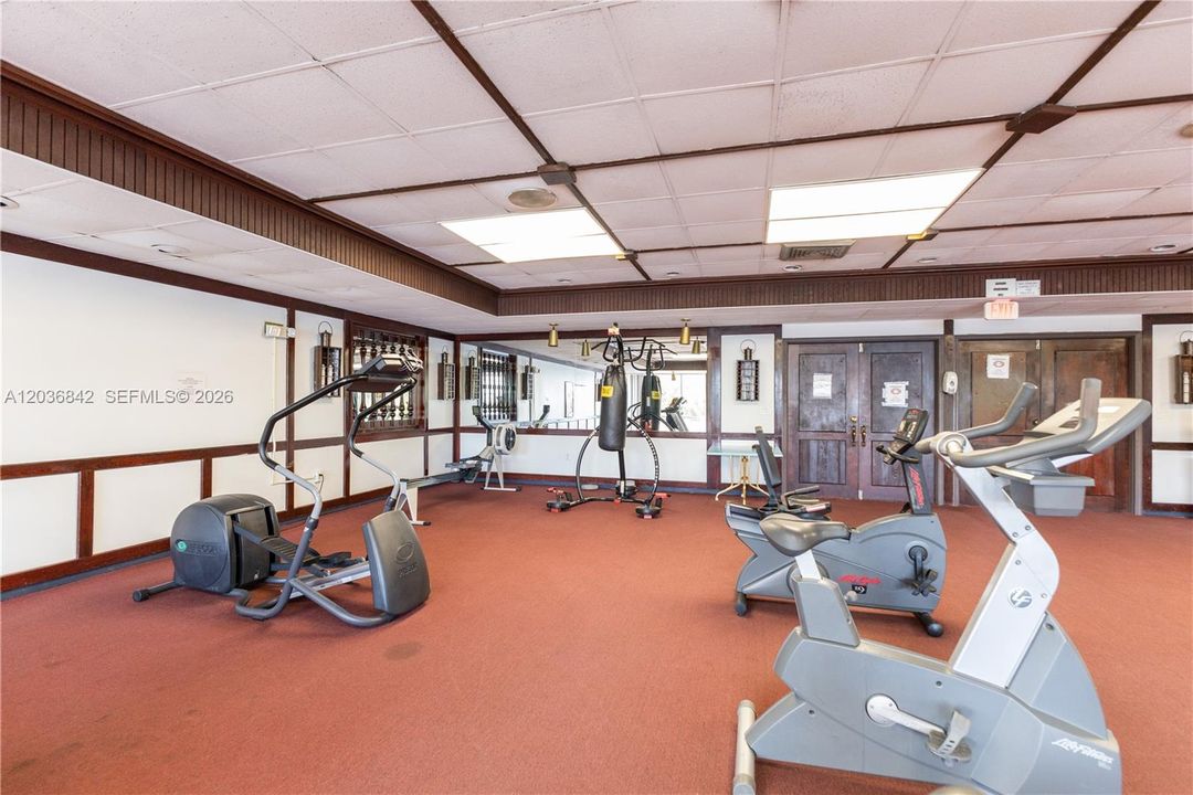 For Sale: $250,000 (2 beds, 2 baths, 1083 Square Feet)
