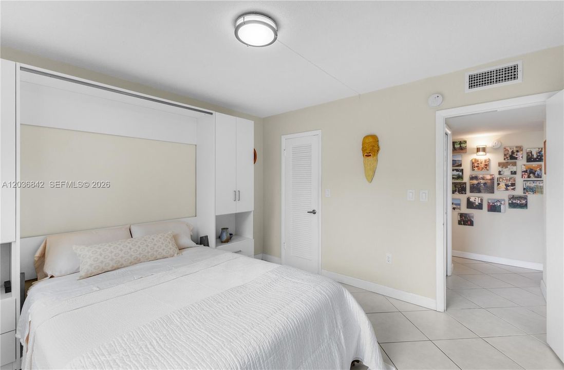 For Sale: $250,000 (2 beds, 2 baths, 1083 Square Feet)